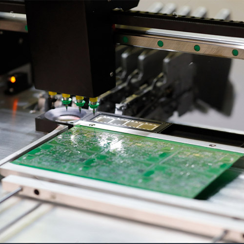 Montage de Composants Montés en Surface
Assurer un assemblage électronique fiable et répétable